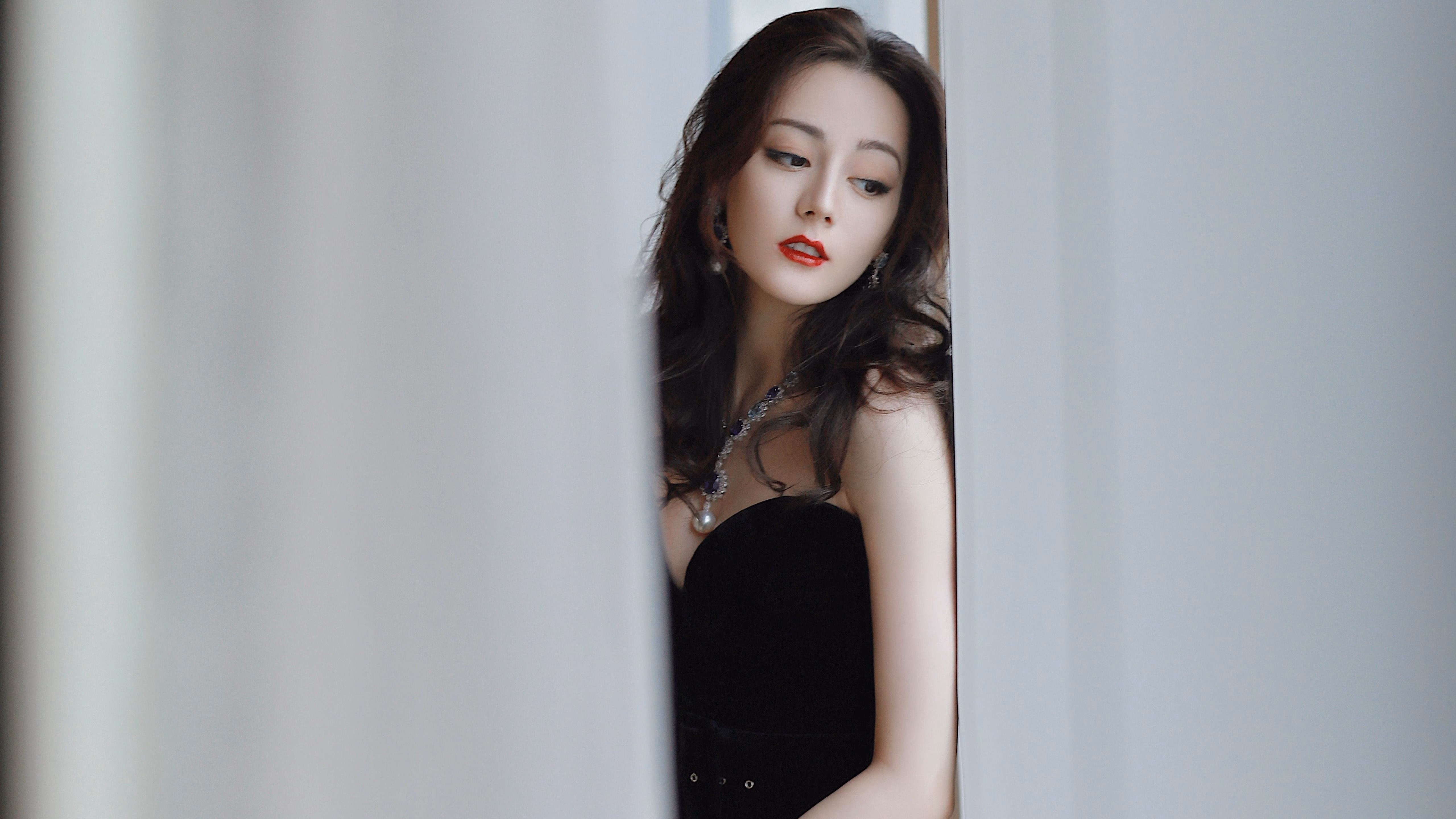 九游官网下载电脑版-詹姆斯抢断致胜湖人晋级季后赛,詹姆斯湖人主场首秀